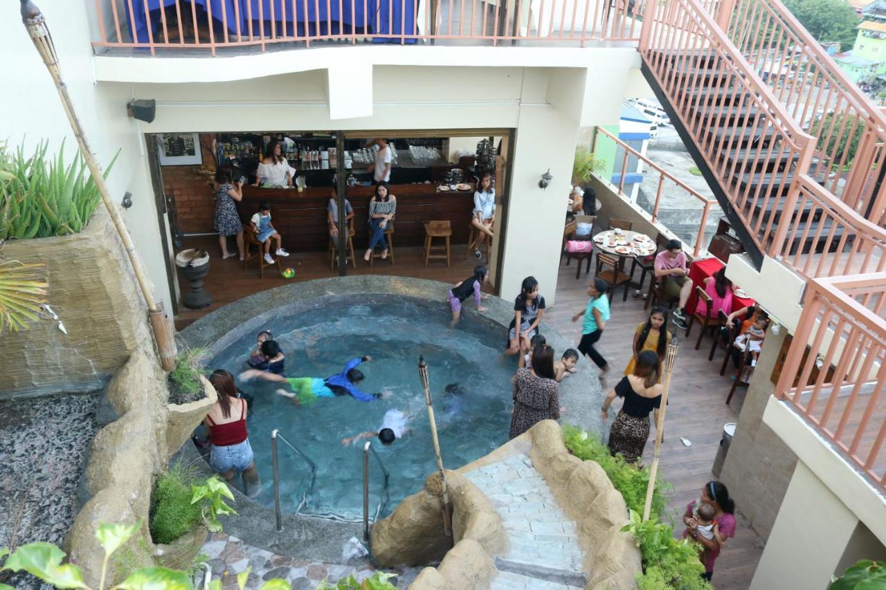 Palm Grass Hotel Cebu Buitenkant foto