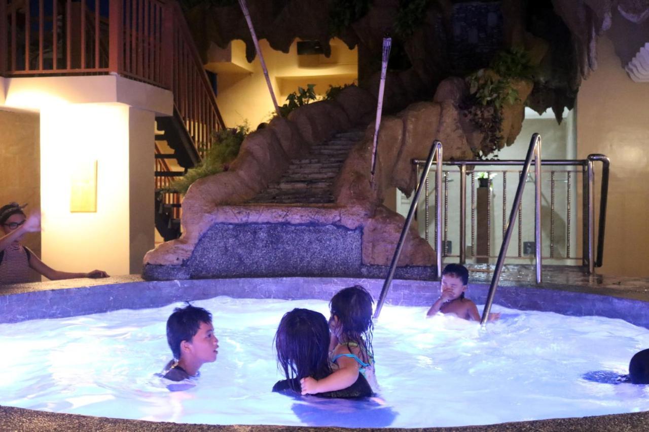 Palm Grass Hotel Cebu Buitenkant foto