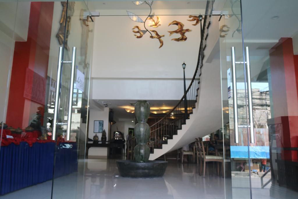 Palm Grass Hotel Cebu Buitenkant foto