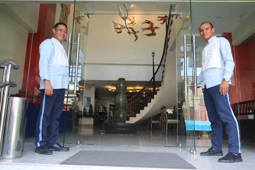 Palm Grass Hotel Cebu Buitenkant foto