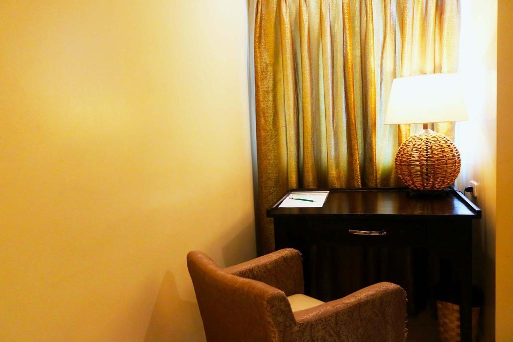 Palm Grass Hotel Cebu Buitenkant foto